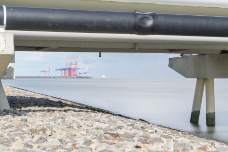 Jade Weser Port mit Pipeline